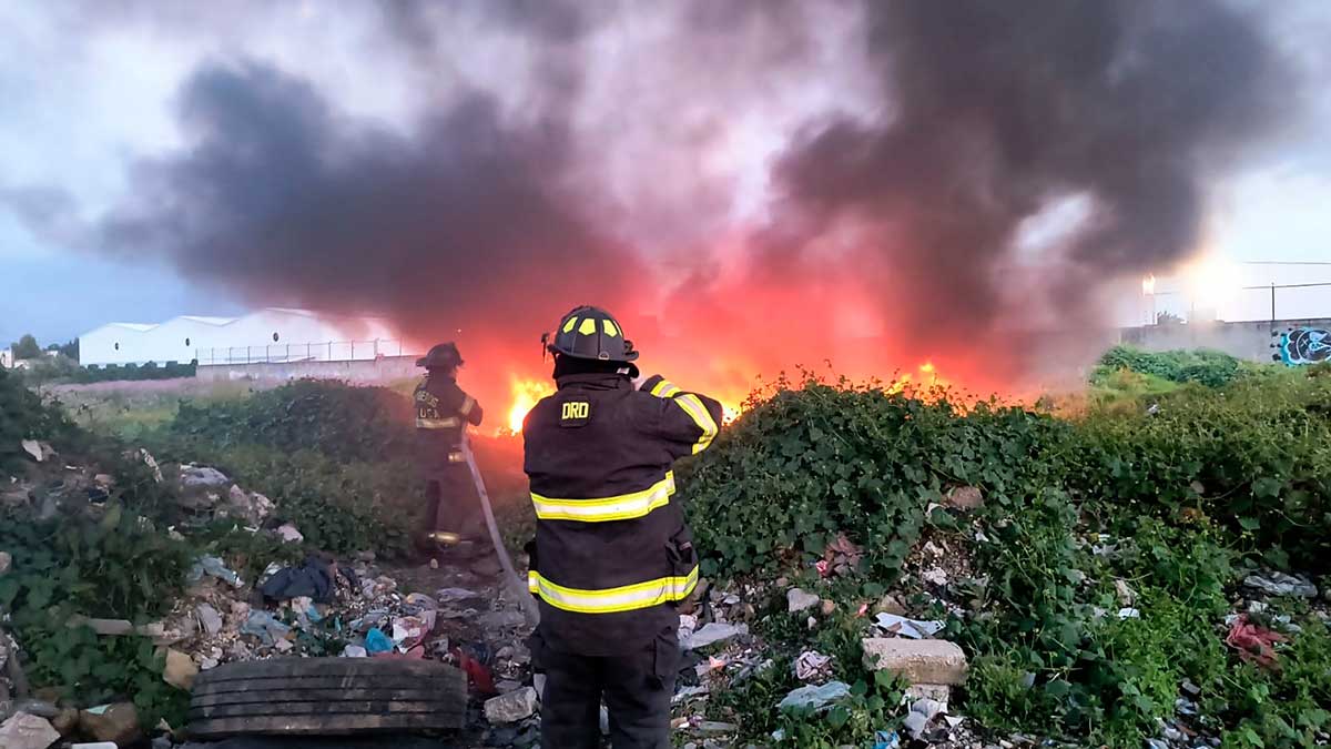 Bomberos de Toluca atienden emergencia en El Carmen Totoltepec.