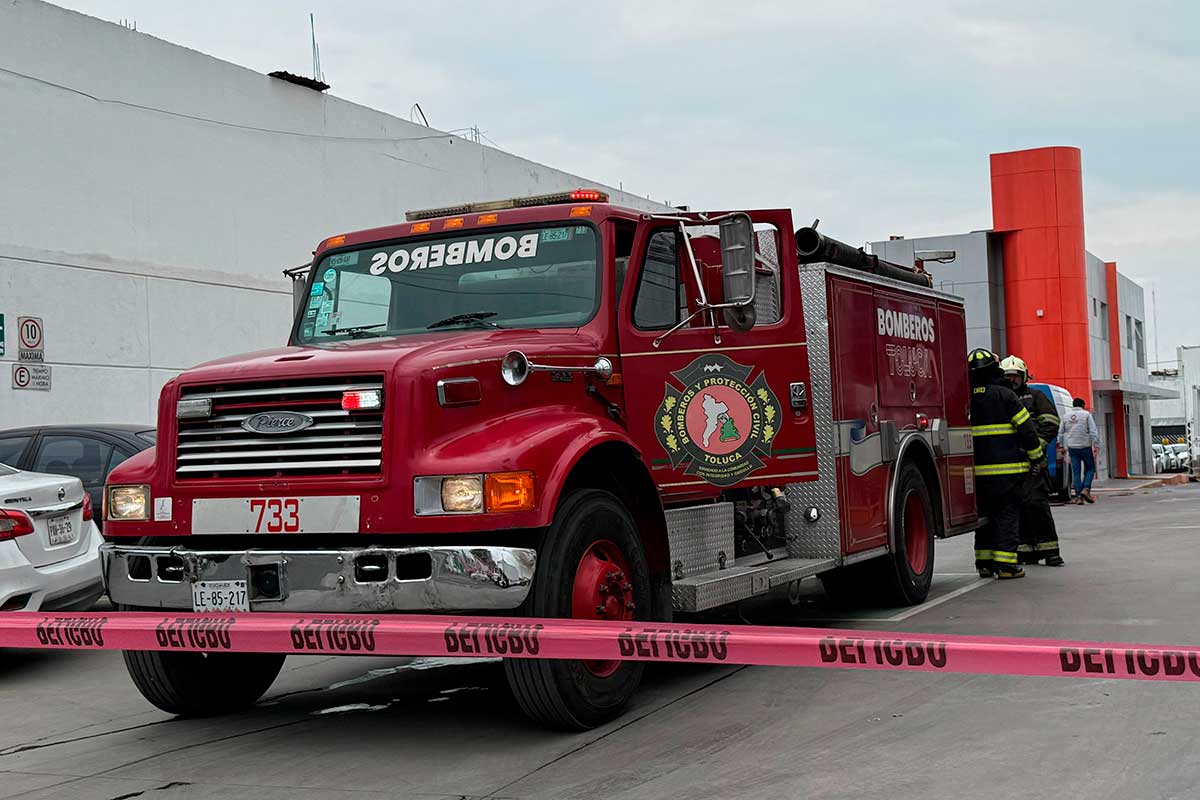 Cuerpos de emergencia controlan fuga de gas natural en Toluca.
