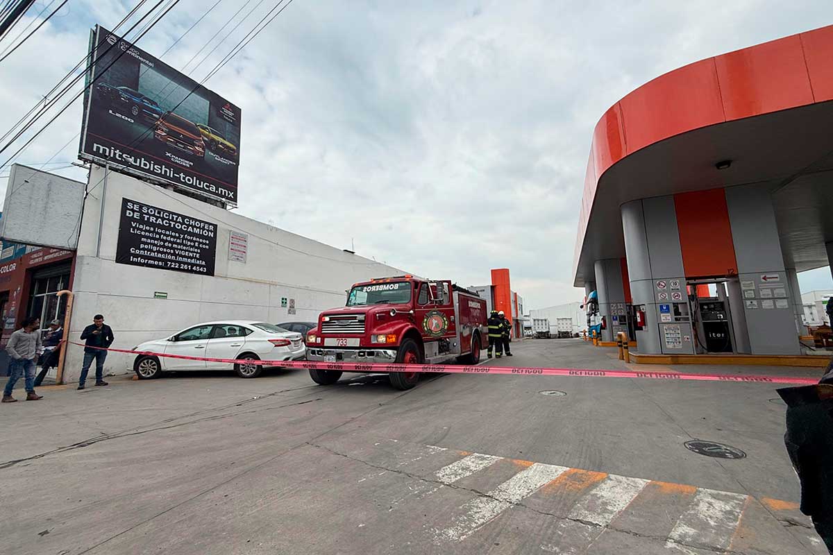 Controlan fuga de gas natural en estación de servicio en Toluca