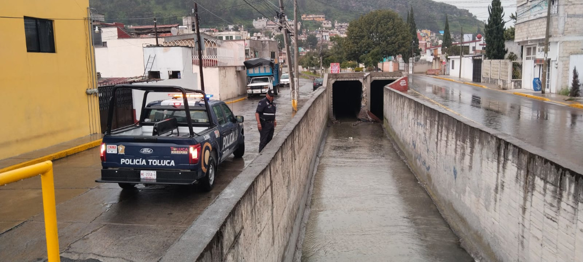 Toluca atiende afectaciones por lluvias.