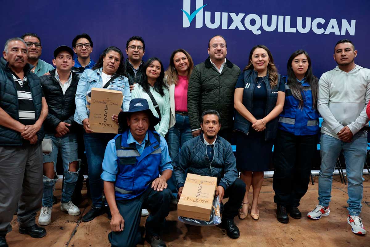 Huixquilucan entrega uniformes y equipamientos.