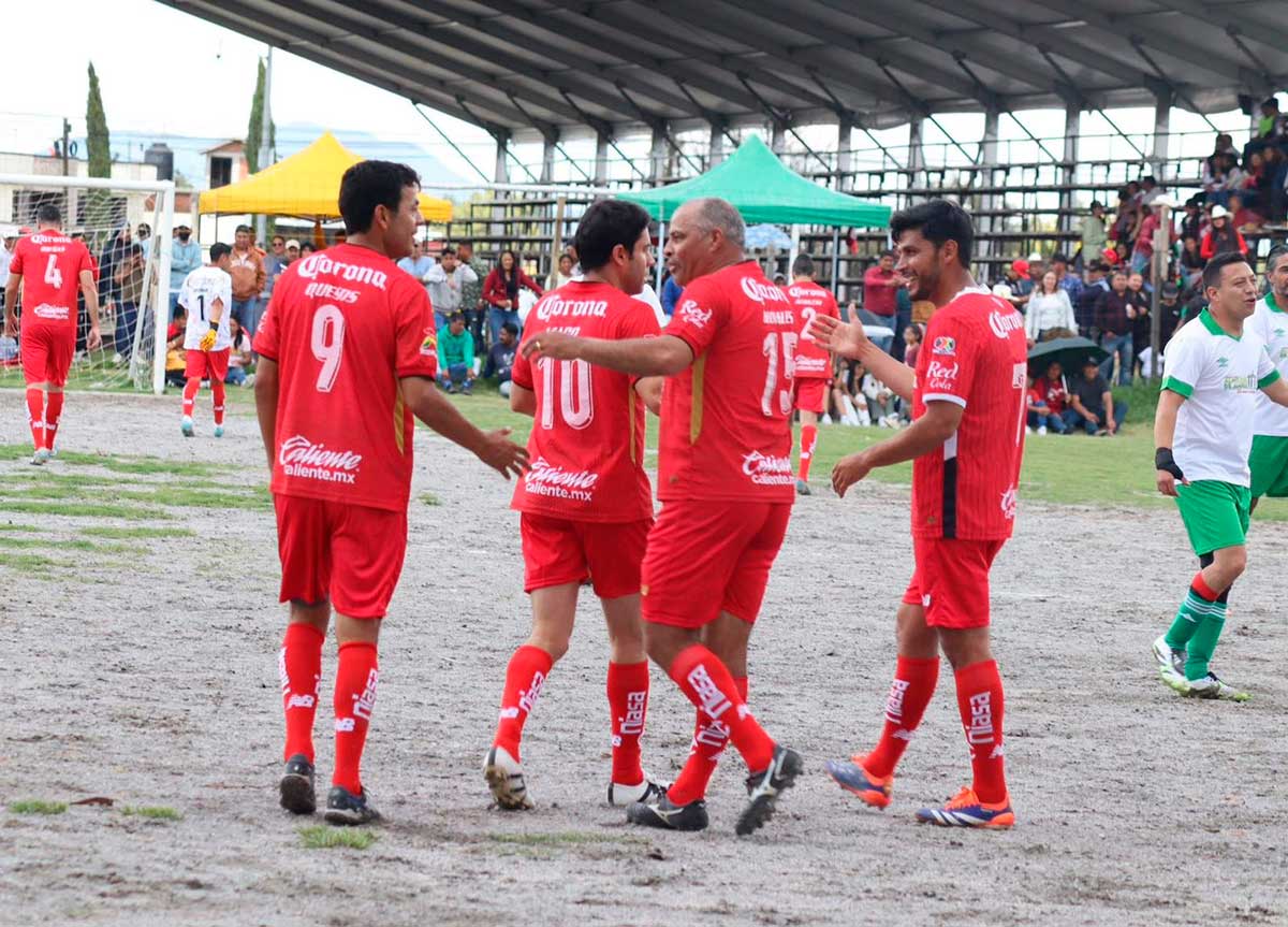 Leyendas del Toluca emocionan a Almoloya de Juárez en partido de veteranos