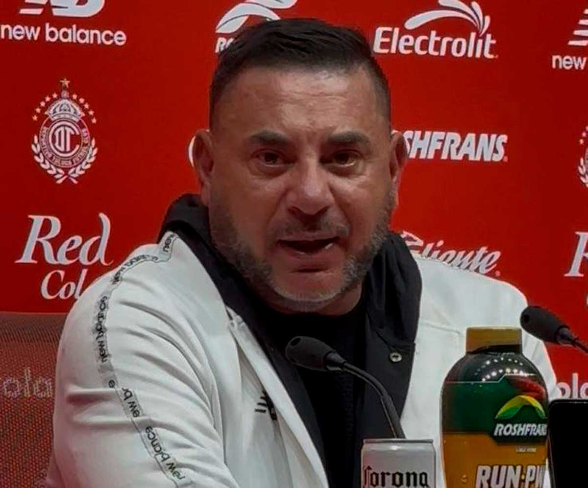 Antonio "El Turco" Mohamed en conferencia de prensa.