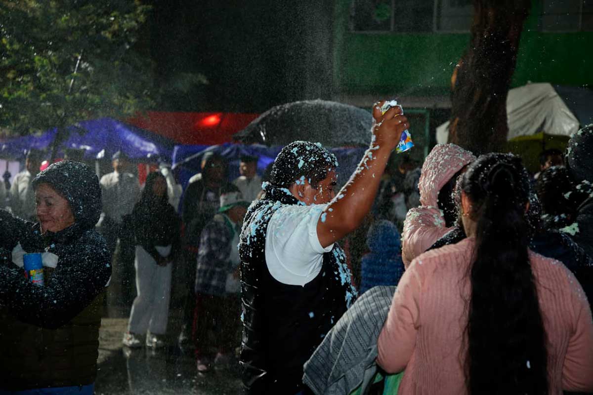 Toluca prohibe la comercialización y uso de espumas en las fiestas patrias.