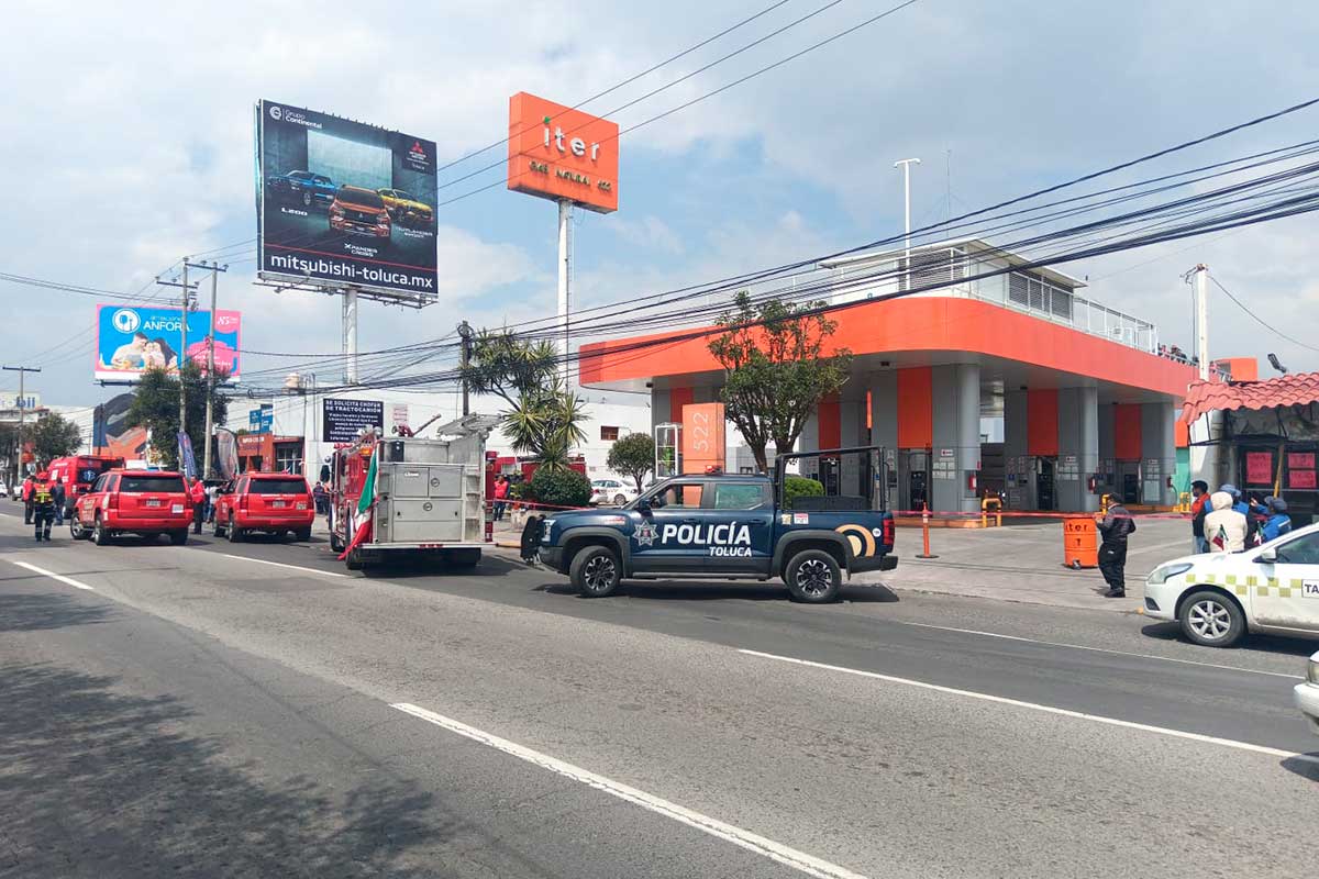 Cuerpos de emergencia controlan incidente en Toluca.