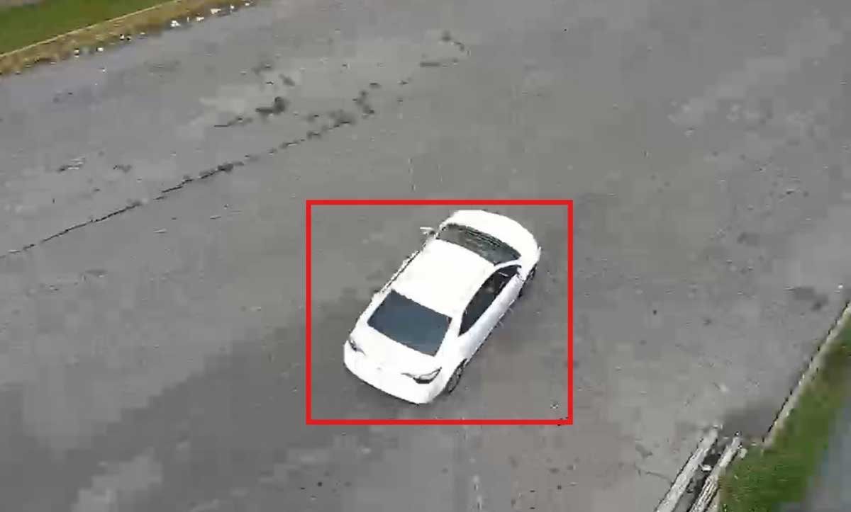 Vehículo utilizado en robo con violencia en Metepec.