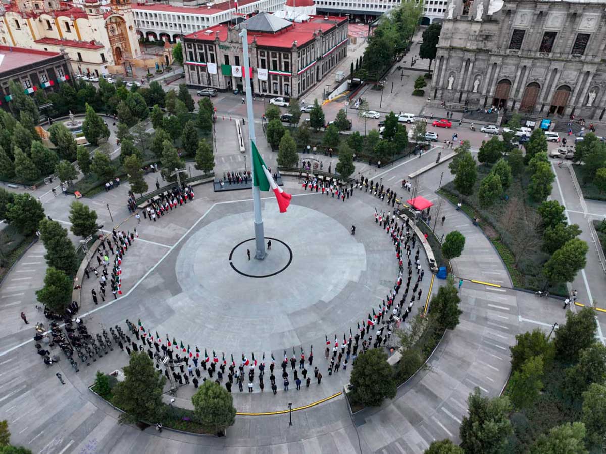 Ricardo Moreno abadera autoridades auxiliares en Toluca.