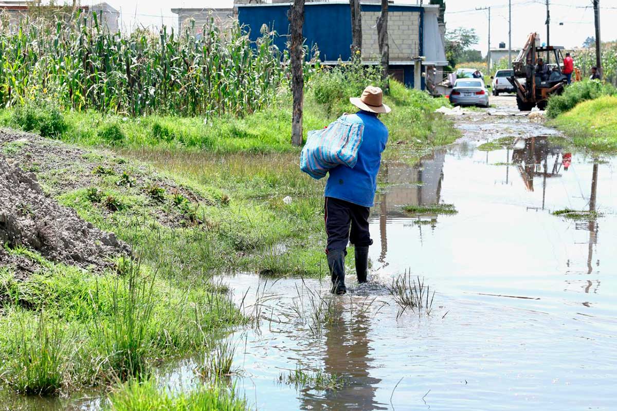 Ricardo Moreno llama a no tirar basura para prevenir inundaciones en Toluca