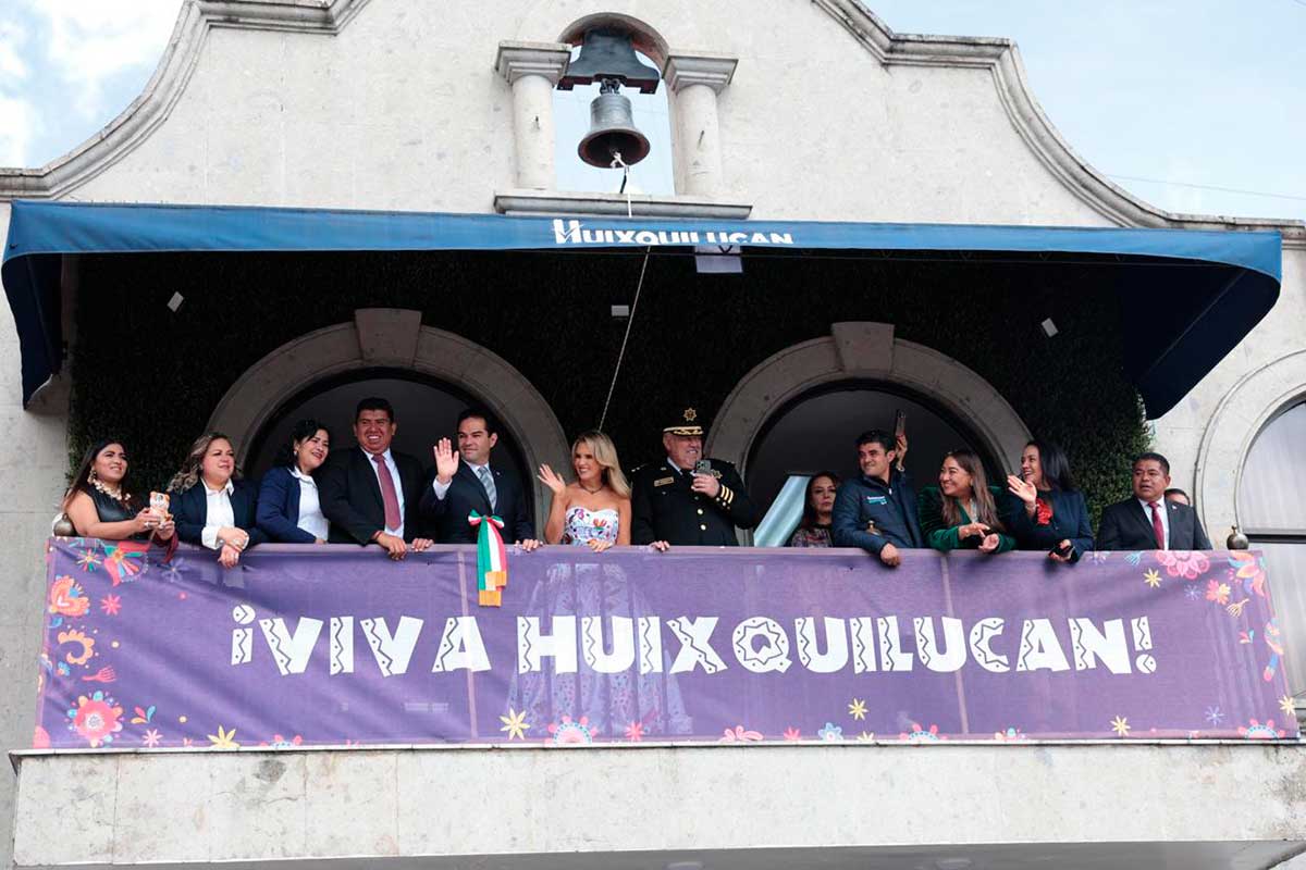 Desfile cívico-militar en Huixquilucan.