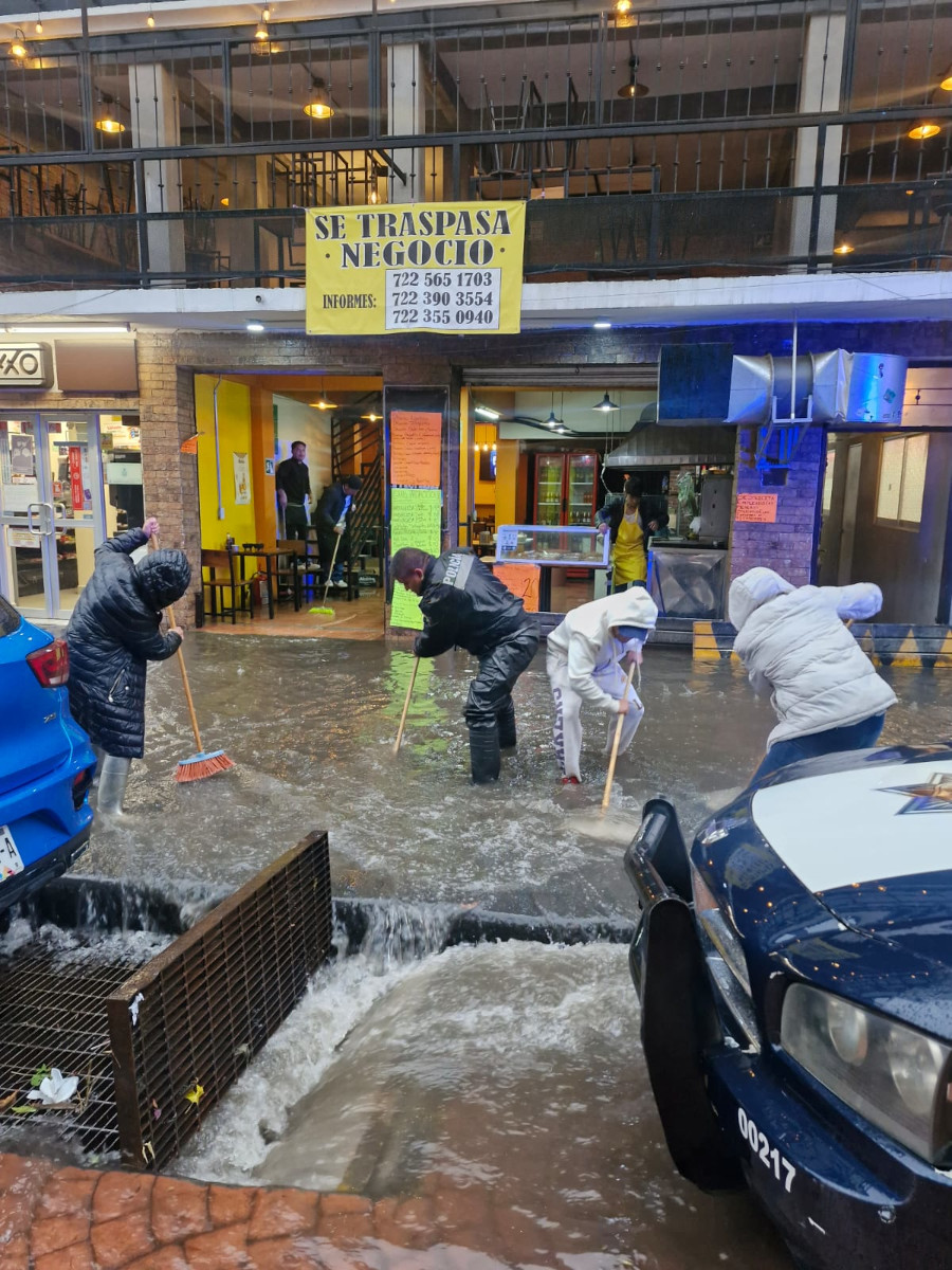 Toluca realiza monitoreos por las afectaciones de la fuerte lluvia.