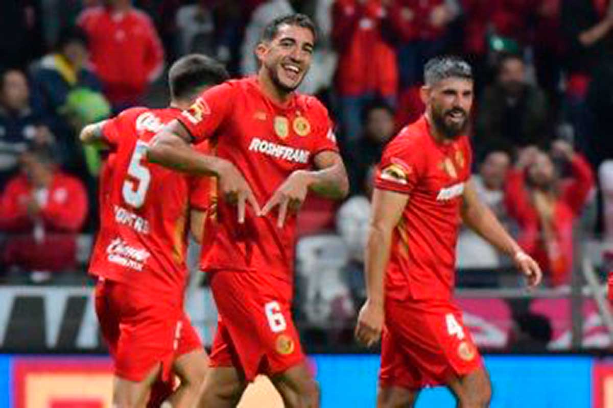 Toluca vence a Puebla 3-1.