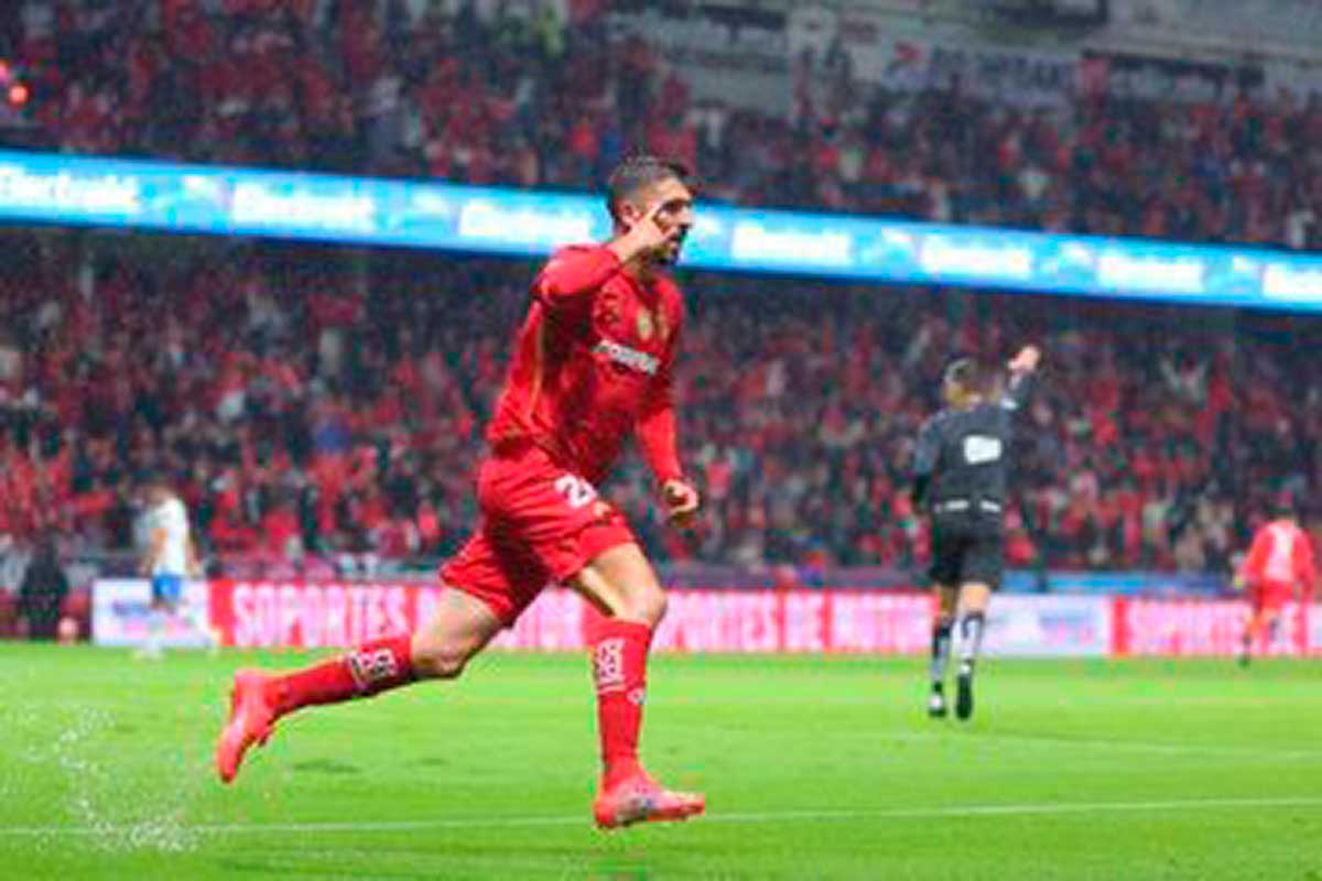 Diablos Rojos del Toluca golea a Rayados de Monterrey en el Nemesio Diez.