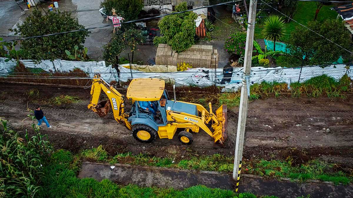 Toluca inicia trabajos de pavimentación en San Cristobal Huichochitlán.