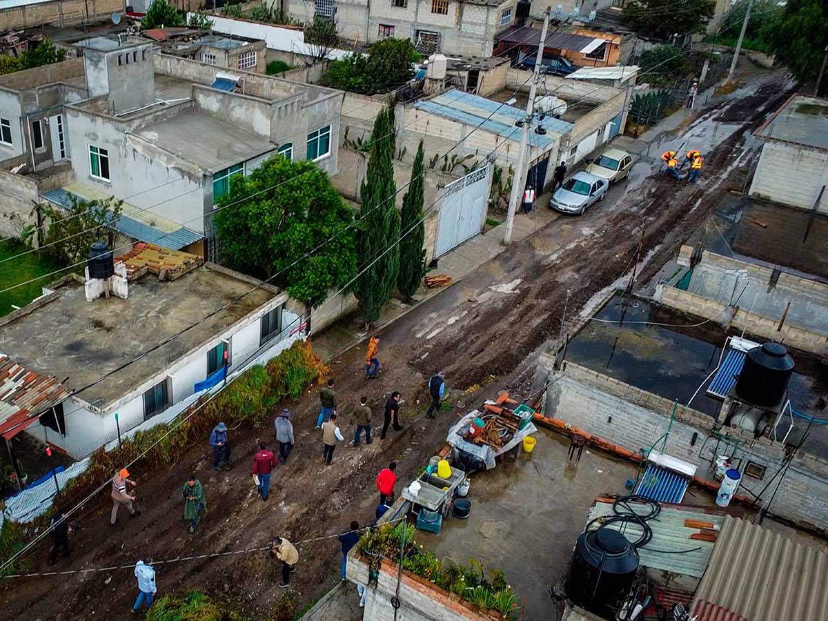 Toluca inicia trabajos de pavimentación en San Cristobal Huichochitlán.