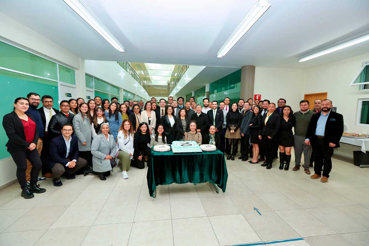 La rectora de la UAEMéx en el 15 aniversario del CEMAFyD.