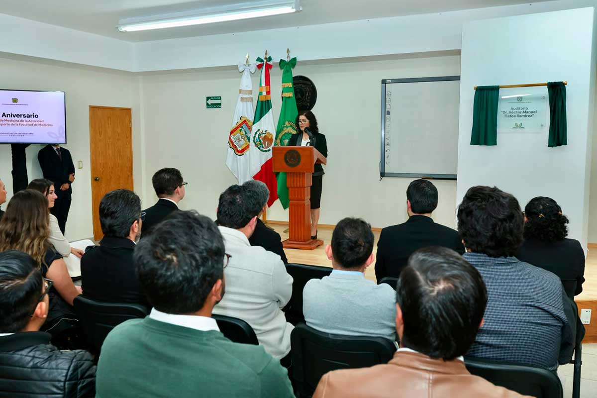La rectora de la UAEMéx en el 15 aniversario del CEMAFyD.