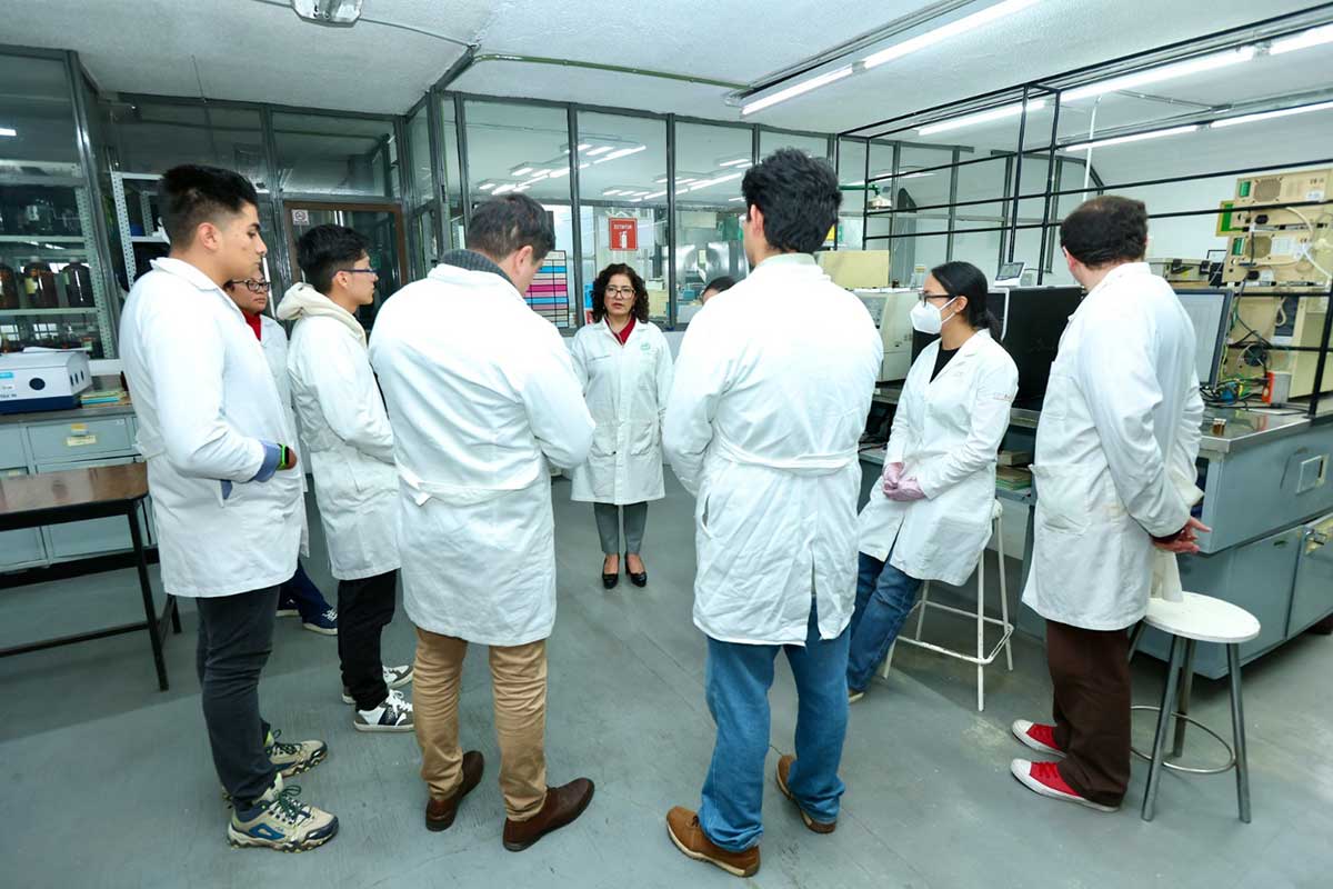 UAEMéx y estudiantes de la Facultad de Química sostienen diálogo sobre infraestructura y procesos universitarios
