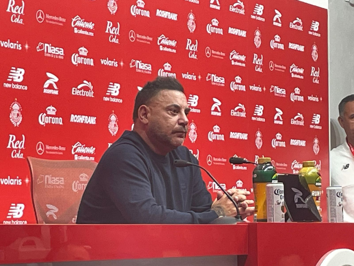 Antonio Mohamed confirma la baja de Alexis Vega por lesión