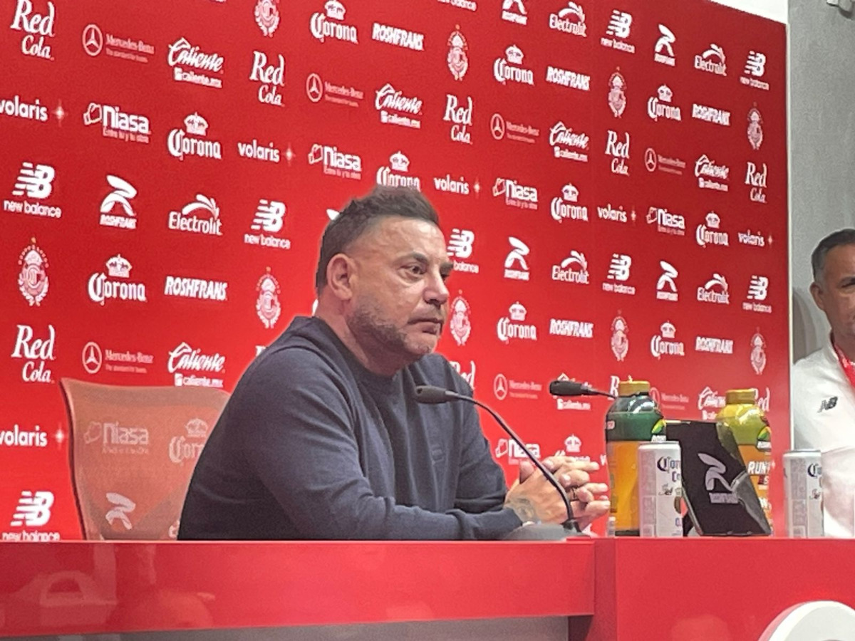 Antonio Mohamed, técnico de los Diablos Rojos del Toluca habla sobre la lesión de Alexis Vega en conferencia de prensa.