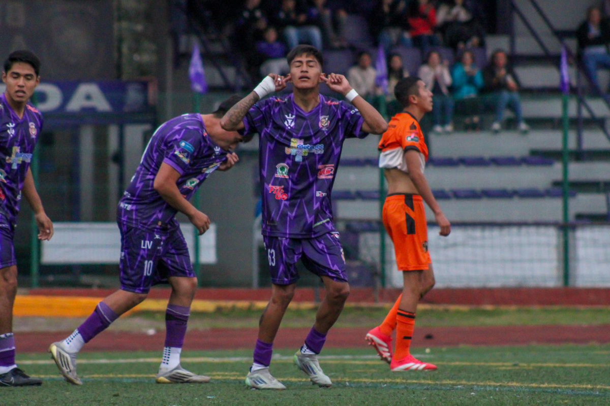 Artesanos de Metepec vence a Huracanes 4 - 3.