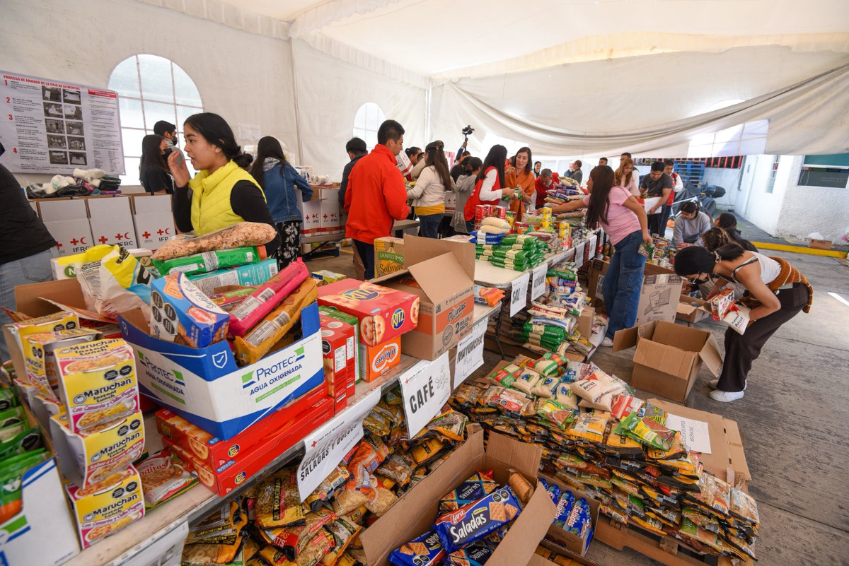Centro de Acopio de Cruz Roja Edomex por damnificados de Veracruz.