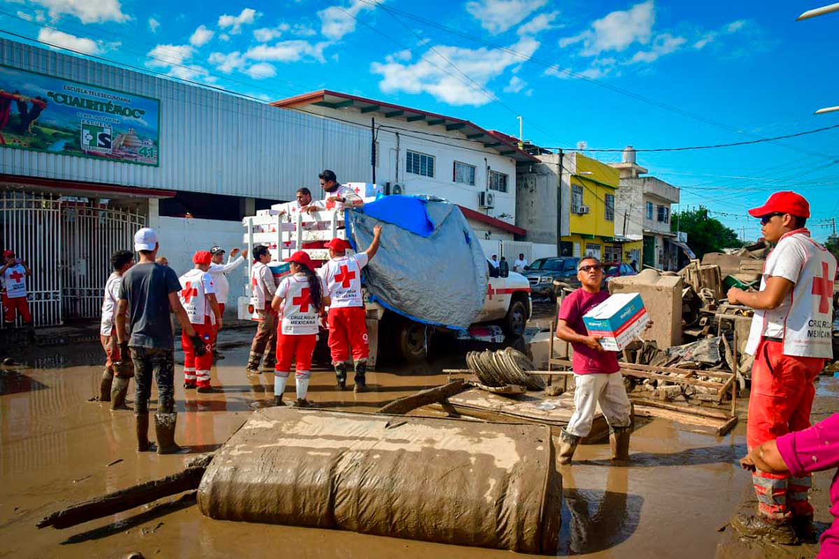 Distribución de ayuda humanitaria en Veracruz por las fuerrtes lluvias.