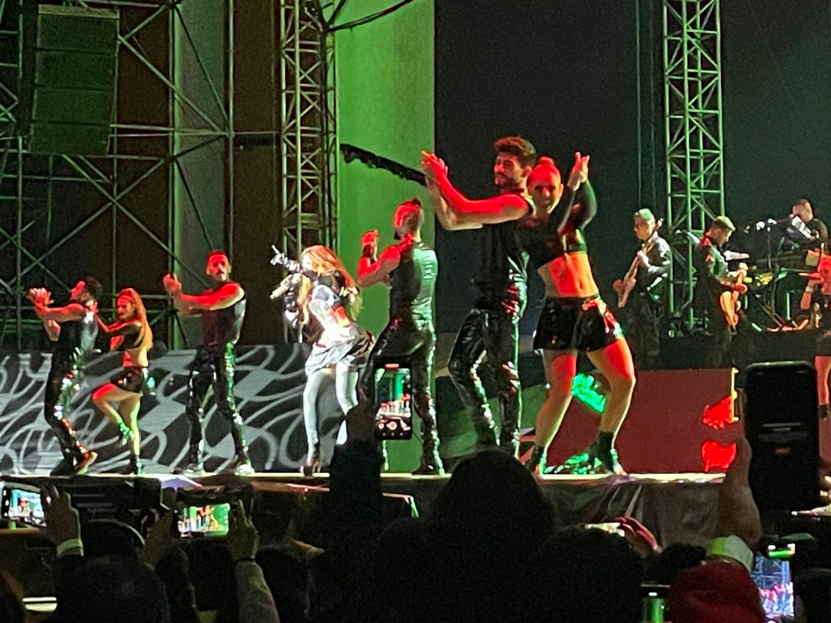 Gloria Trevi se presental en Toluca durante el Feria y Festival del Alfeñique 2025.