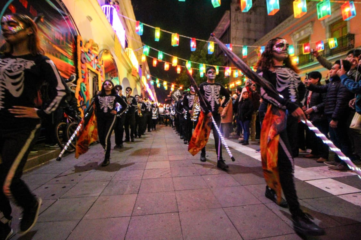 El alcalde de Toluca inaugura la Feria y Festival Cultural Alfeñique 2025.