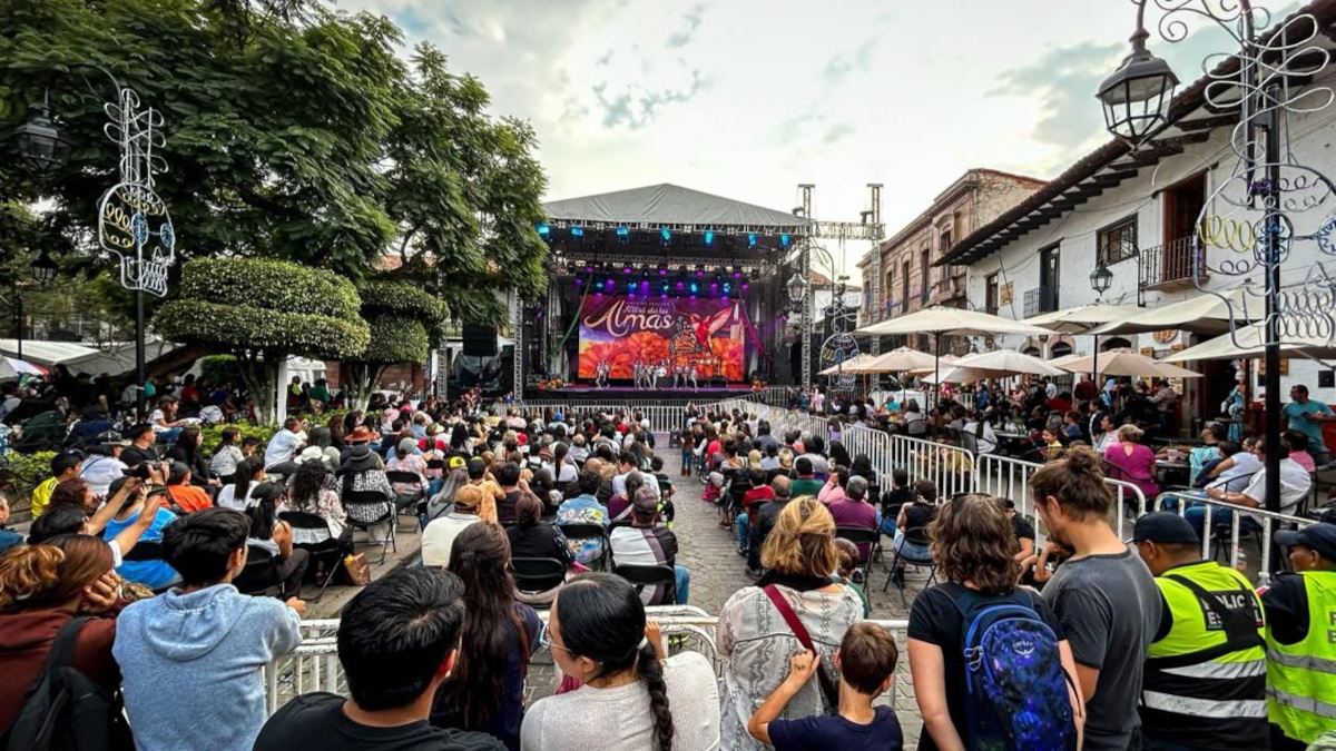 El gobierno del Edomex invita al Festival de las Almas 2025 en Valle de Bravo.