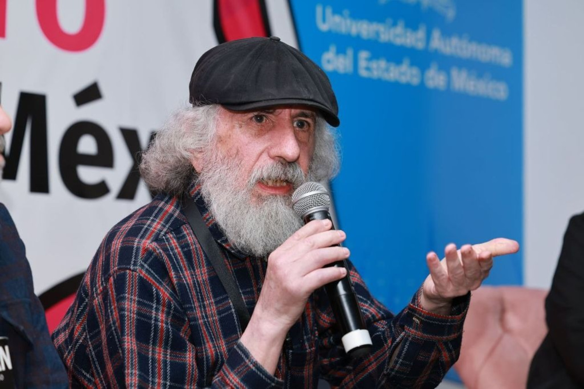 Luis Fernando caricaturista en la FILEM 2025.