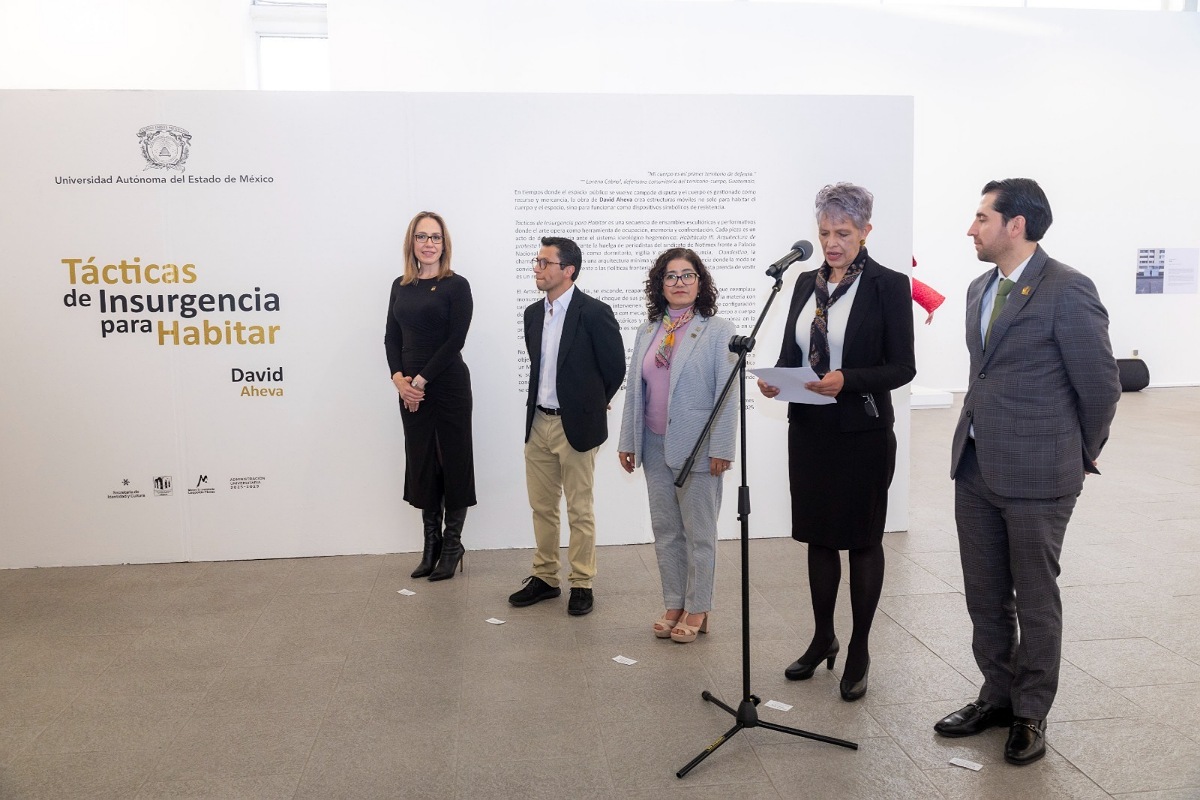 Rectora Paty Zarza inaugura exposición “Tácticas de Insurgencia para Habitar” y presenta resultados de consulta universitaria