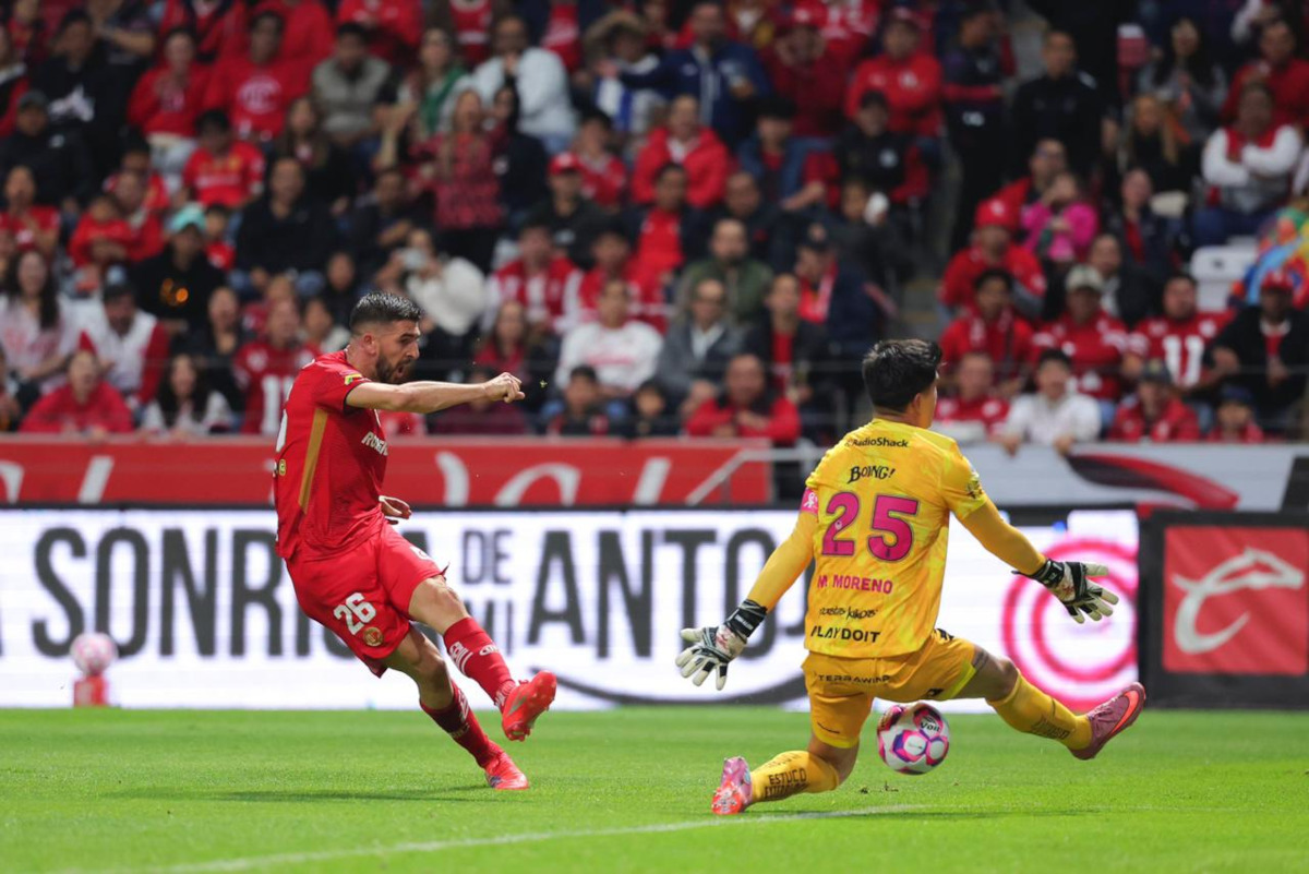 Los Diablos Rojos del Toluca empatan contra los Tuzos del Pachuca.