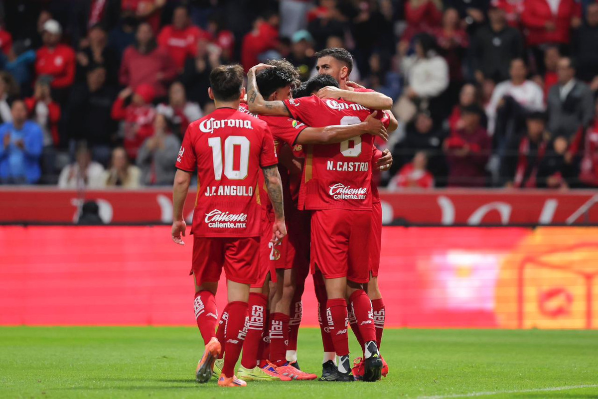 Los Diablos Rojos del Toluca empatan contra los Tuzos del Pachuca.