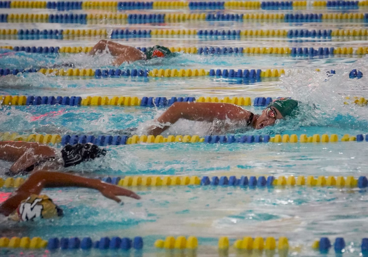 Equipo de natación de la UAEMéx conquista medallas.