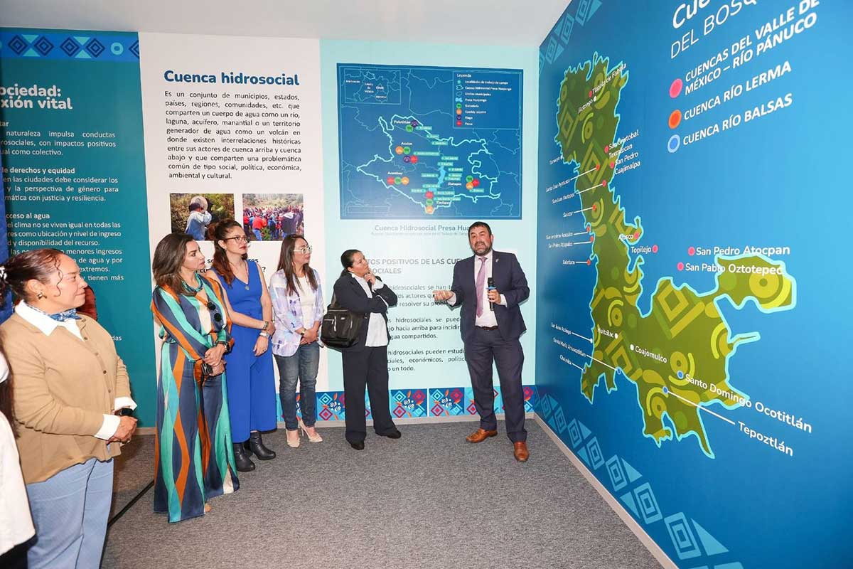 La UAEMéx y la CONECyT inauguran exposición.