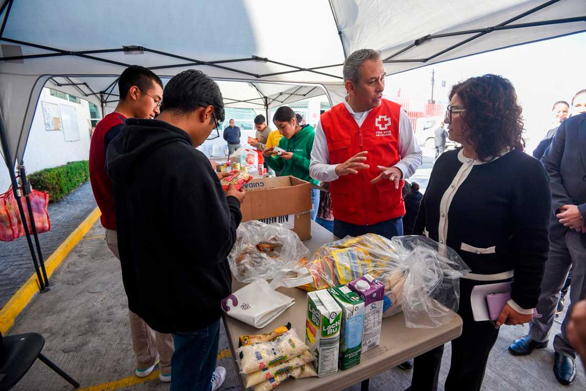 UAEMéx y Cruz Roja colaboran para enviar ayuda humanitario a damnificados por las lluvias de Veracruz.
