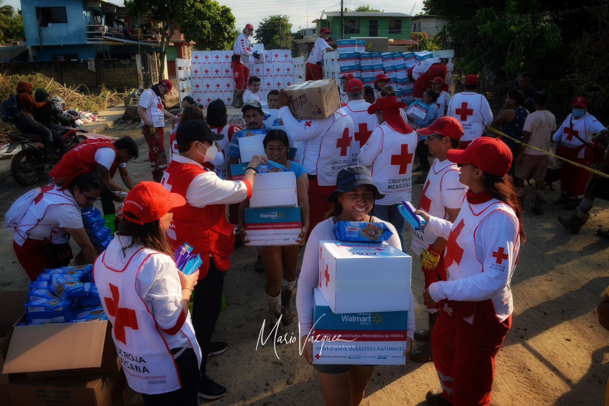 A una semana de las devastadoras inidaciones, Veracruz sigue bajo el lodo.