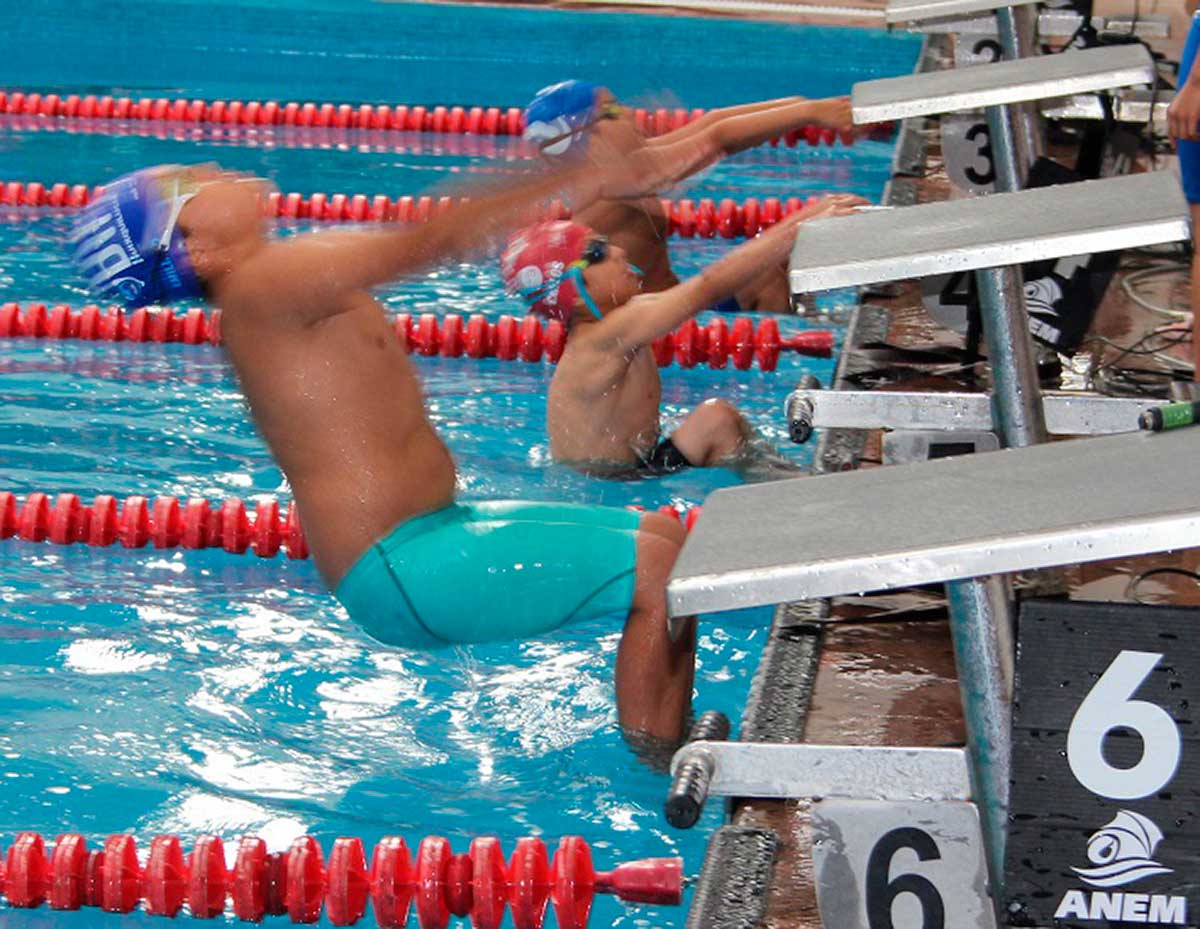 Acuática Nelson Vargas domina el Campeonato Estatal Oro Infantil de Natación