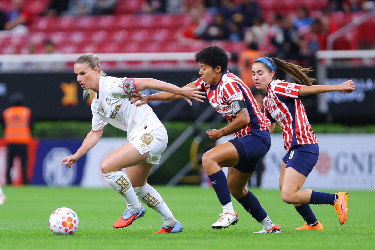 Chivas y Toluca empatan 2-2 en la ida de los cuartos de final de la Liga MX Femenil