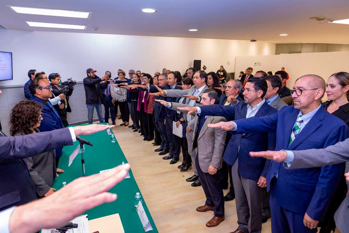 Toma de protesta en lña UAEMéx.