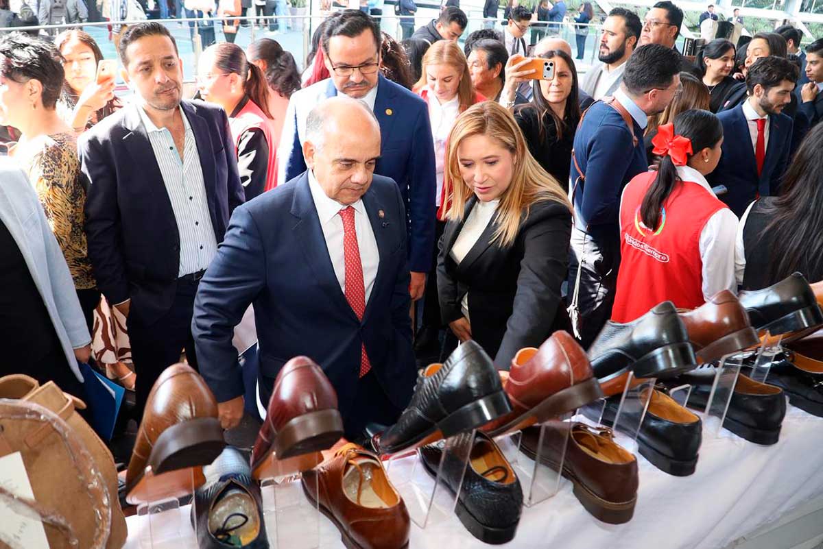 Regresa con éxito al Senado “La Ruta del Calzado” de San Mateo Atenco