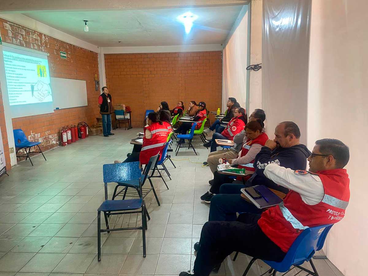 Capacitación de gobierno de Toluca a Protección Civil y Bomberos.