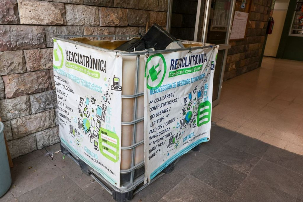 UAEMéx fomenta el reciclaje electrónico entre la comunidad estudiantil.