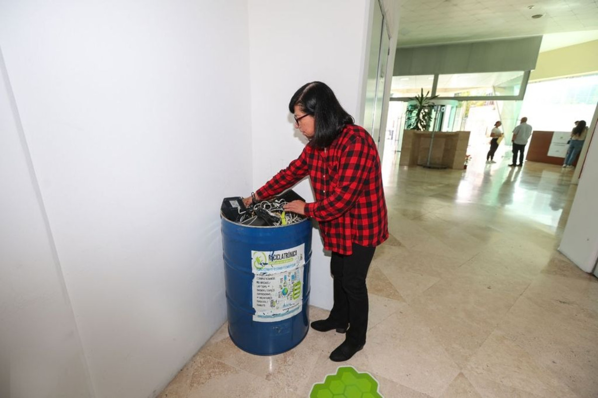 UAEMéx fomenta el reciclaje electrónico entre la comunidad estudiantil.