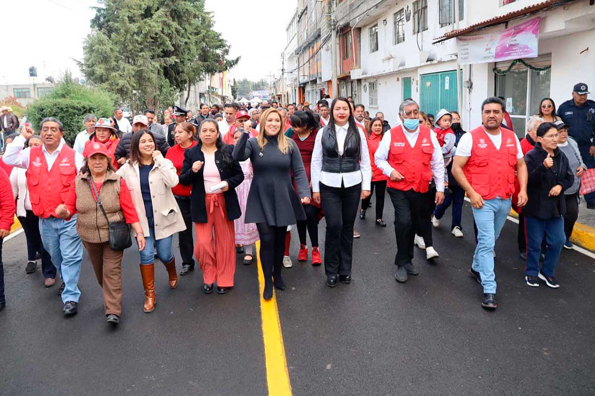 Cumple alcaldesa de San Mateo Atenco compromiso de campaña con la pavimentación de la calle Vicente Guerrero