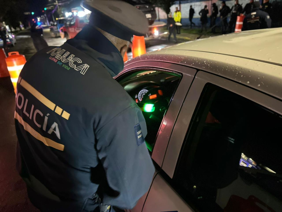 Detectan a 26 conductores con alcohol y evitan que continúen manejando en Toluca