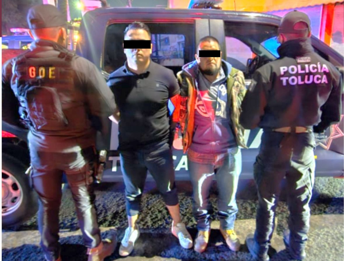 Personas detenidas en Toluca.