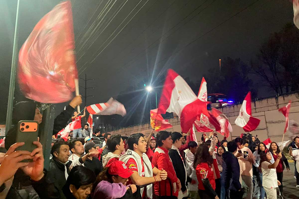 Diablos y afición cierran filas rumbo a la final en el Nemesio Diez