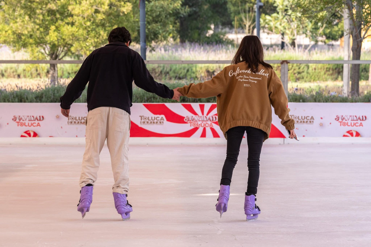 Pista de hielo por navidad en Toluca.