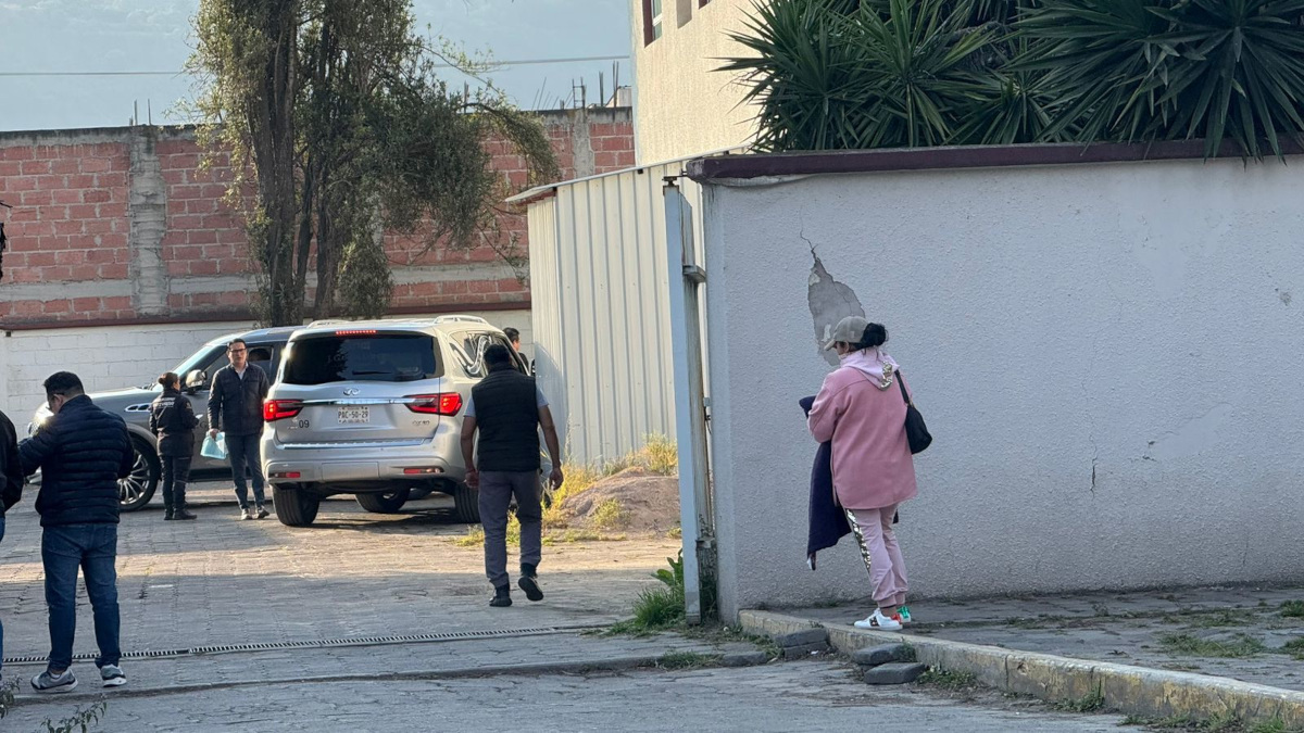 Entregan restos de víctimas de accidente aéreo en Toluca.